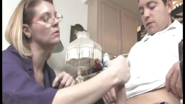 Die Brünette gratis deutsche fickfilme Nina James mit den falschen Titten und die geile Blondine lecken sich gegenseitig die Schlitze