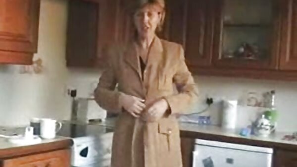 Teenie mit geschwollenen Wangen gratis deutsche fickfilme Brie Viano fingert ihre Muschi am Pool