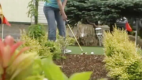 Hinter den kostenlose geile fickfilme Kulissen Sexvideo mit wunderschöner brünetter DP-Königin