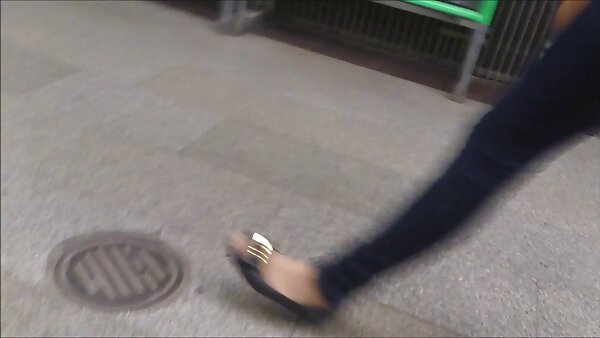 Edel langbeiniges brünettes Model in Strümpfen Kate Rich kurze fickfilme wird für Geld flachgelegt