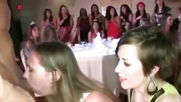 Gebräunte Bikini-Girls spielen kostenlose fickfilme ohne anmeldung oben ohne Billard