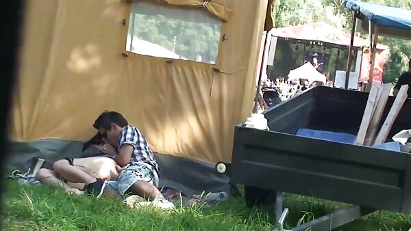 Die unersättliche brünette Hure gibt geile fickfilme kostenlos ihrem Lover einen höllischen Blowjob