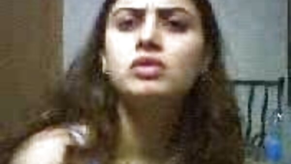 Die sexy Blondine gibt ihrem Lover eine schöne freie fickfilme Kombination aus Blowjob und Footjob