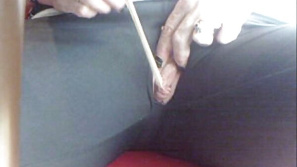 Die blonde Schlampe Alysin Embers stöhnt wie wild, fickfilme ohne anmeldung während der geile Typ ihre Fotze auf dem Küchentisch bohrt