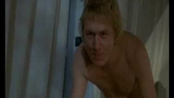 Der erregte Ehemann geht in die durchnässte Fotze seiner Frau, um einen Zungenfick zu geile fickfilme gratis geben