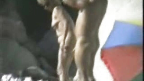 Gut gestapelte Schlampe alte fickfilme Ashley Adams wird in verschiedenen Stellungen hart gefickt