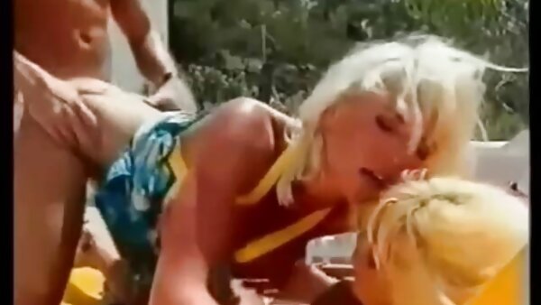 Juggy blonde Babe Bellakarina neckt ihren Punani mit Strumpf fickfilme gratis