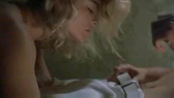 Die extrem verführerische blonde Puppe Eden wird hart im Doggystyle genagelt extreme fickfilme