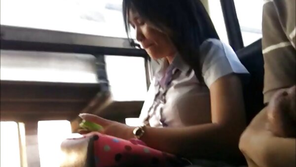 Das attraktive tätowierte Küken Aiden Ashley pornofickfilme isst eine lecker aussehende Muschi