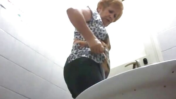 Das schöne Mädchen Aika free fickfilme lutscht einen harten Schwanz Deepthroat