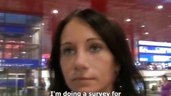 Dunkelhäutige sexy Küken blasen einem weißen Bösewicht harte Wurst deutsche fickfilme kostenlos