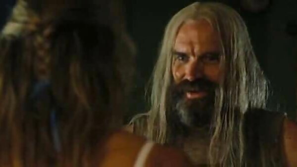 Lustvolle Vintage-Girls geben einem gut ausgestatteten Kerl einen Schlepperjob freie deutsche fickfilme und einen eifrigen Blowjob