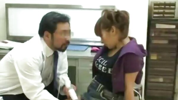 Eine Gruppe erregter Schlampen spricht sich während einer Firmenfeier fickfilme in deutscher sprache im Freien an