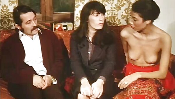 Hübsche dünne Japanerin lutscht Schwänze und fickt im gratis deutsche fickfilme Missionarsstil