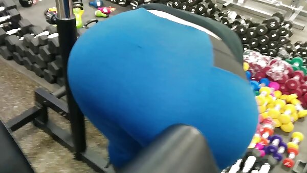 Brünettes geile fickfilme kostenlos dominantes Luder schneidet Höschen der blonden Tussi in Stücke