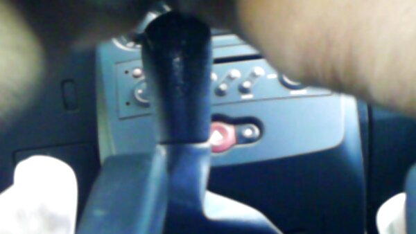 Besetzte Blondine mit Zöpfen pisst und fickt fickfilme ihre Muschi mit einem Baseballschläger