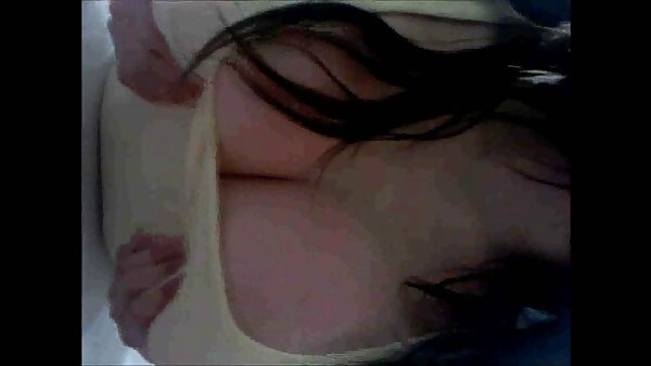 Babe mit heißem Körper zeigt ihren Körper in gratisfickfilm der Öffentlichkeit