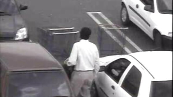 Reiche alte Frau genießt zum ersten Mal Dreiersex mit zwei jungen Männern fickfilme kostenlos