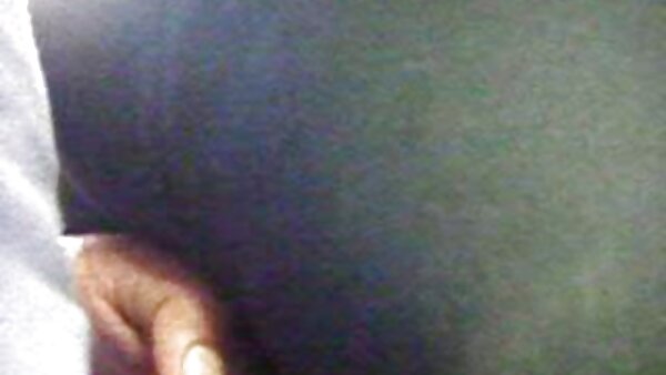 Geile vollbusige Rothaarige freie fickfilme bläst Schwanz und reitet im Auto ihres Freundes obenauf