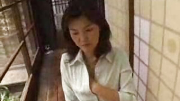 Die langbeinige Sexsklavin zieht sich aus und bereitet sich auf ein Treffen freie deutsche fickfilme mit dem Meister vor