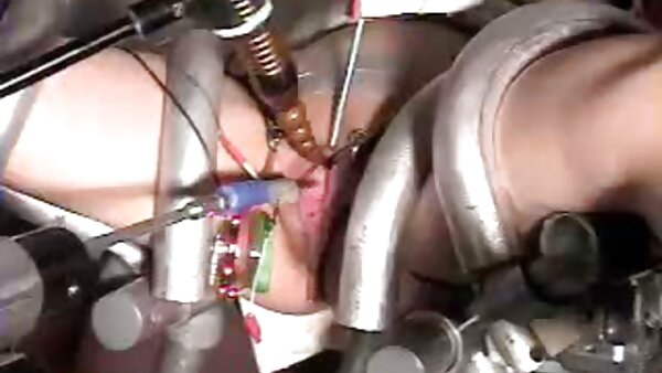 Bootylicious und fickfilme kostenlos ansehen versaute Teenie Juna zieht sich für eine Ölmassage aus