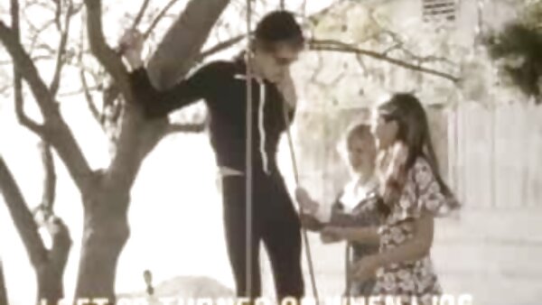 Die blonde Milf Georgie Lyall masturbiert und spreizt die Beine auf fickfilme gratis ansehen dem Küchentisch mit ihrer nassen Fotze