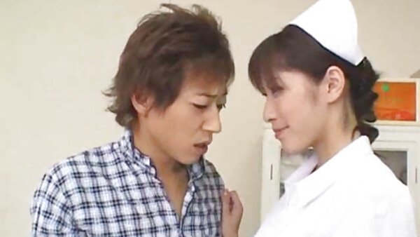 Geile Brünette mit geilem Arsch bearbeitet die fickfilme gratis Muschi der Blondine