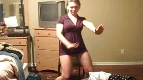 Die üppige blonde Oma bekommt freie fickfilme ihre buschige Fotze von einem erregten Teenie gefressen