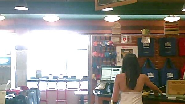 Amateur Saugkopf wichst Schwanz und bläst ihn wie kostenfreie fickfilme gierig