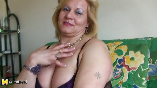 Der tätowierte Typ Owen Gray fickt gerne zwei blonde Babes, die im 69er-Stil die Fotzen lecken kostenlose fickfilme