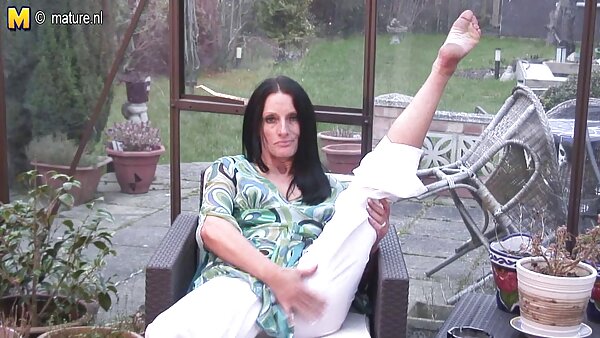 Das free fickfilme große schwarze Model Ashley Aleigh hat einen verrückten Quickie mit ihrem weißen Schneider