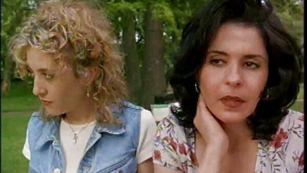 Süßer, hübscher, brünetter Teenie verwandelt Mish in einen gratis deutsche fickfilme harten Schwanz, der auf dem Sofa reitet