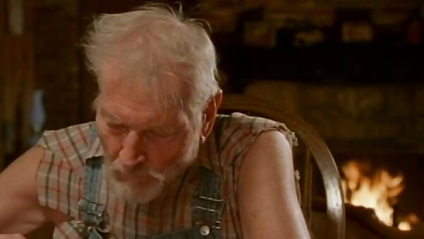 Versauter brünetter Teenie mit schönen Möpsen liebt es, einen soliden Blowjob für Sperma zu geben geile deutsche fickfilme