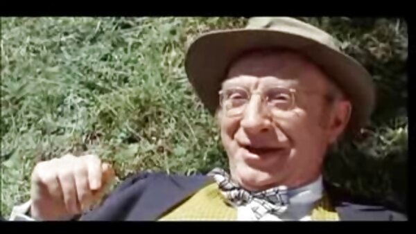 Die langbeinige Hausfrau Elen Million geile deutsche fickfilme fingert ihre unersättliche Muschi