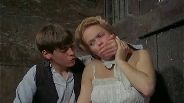 Stiefsohn ist verdammte Sexappeal und deutsche kostenlose fickfilme kurvige Stiefmutter Mareen De Luxe