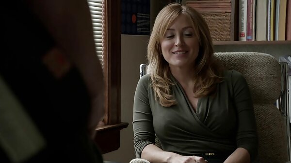 Verführerische Schlampe mit flachen Titten alte fickfilme und großem Hintern Leanna Sweet reitet Scherbenschwanz