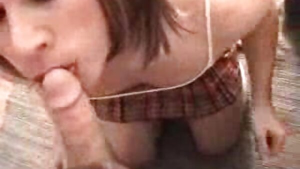 Die junge deutsche gratis fickfilme Hausfrau Henessy lässt sich in der Küche den Anus vollspritzen