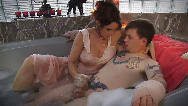 Die blonde deutsche kostenlose fickfilme Süße gibt einen atemberaubenden Blowjob, bevor sie im Doggystyle gefickt wird