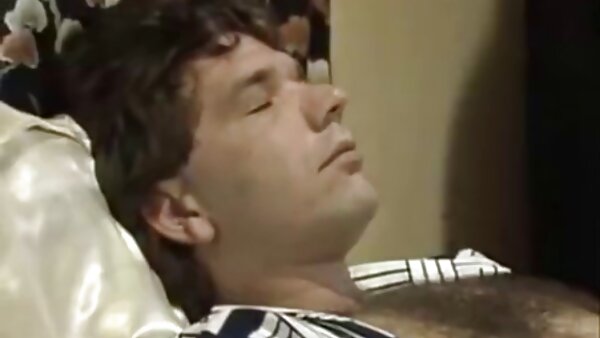 Heißer kostenlose private fickfilme Dreier mit der hinreißenden japanischen Schlampe Kyoka Ishiguro