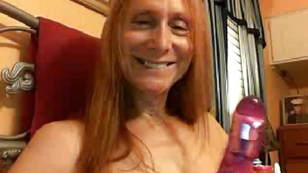 Küken mit kostenlose fickfilme ansehen prallem Arsch Carolina Vogue gibt ihren Kopf und wird gefickt