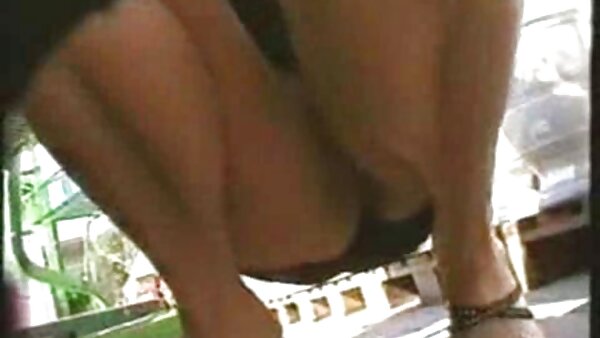 Ziemlich heiße Teenie-Schätzchen beschäftigen sich damit, einen starken Schwanz zu reiten und zu lutschen geile deutsche fickfilme (FFM)