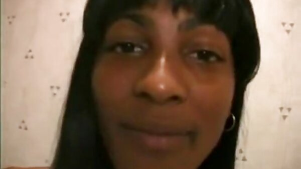 Super kurze fickfilme sextraktives vollbusiges Luder in Dessous masturbiert und spreizt die Beine weit