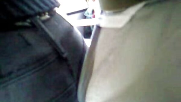 Der erregte Typ streichelt die durchnässte Möse von ASUKA durch das kostenlose fickfilme Höschen