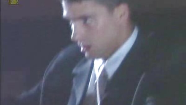 Mehrere böse Küken tanzen fickfilme umsonst und flirten auf der Party