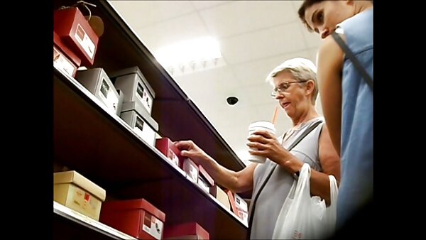 Reife blonde fickfilme Mutter mit schlaffen Titten reitet Sybian in selbstgedrehtem Masturbationsclip