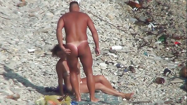 Böse schwarze Schlampe mit langen fickfilme kostenlos Beinen benutzt großen Dildo, um sich selbst zu befriedigen