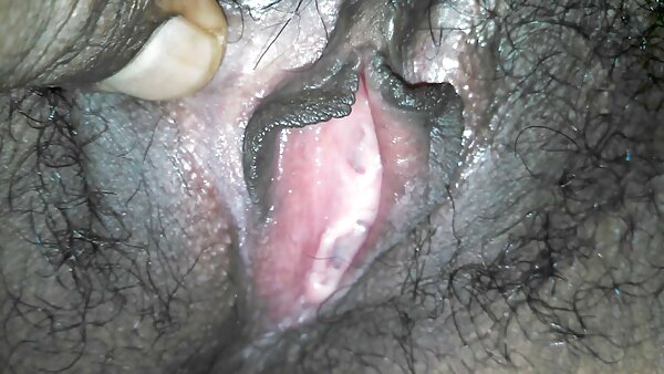 Brunet Babe Nesty macht geile deutsche fickfilme Liebe mit Tanzpartner direkt auf dem Boden