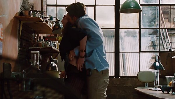 Die Schönheit genießt es, früh fickfilme kostenlos morgens auf harten Schwänzen zu reiten