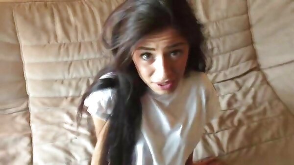 Sexappeales Luder mit deutsche gratis fickfilme Brille Harmony Wonder wird am Pool gefickt