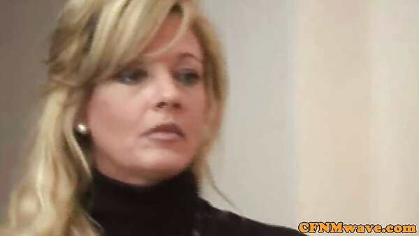 Das böse Babe Kate wird im geile deutsche fickfilme dunklen BDSM-Raum gefesselt und verprügelt